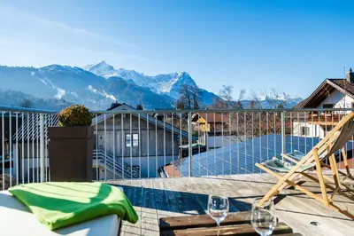 Ein allgemeiner Bergblick oder ein Berglick von der Ferienwohnung aus