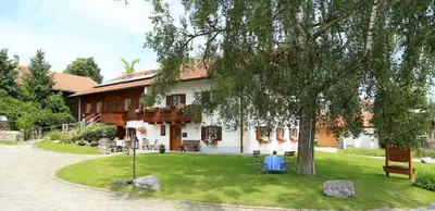 Ein Garten an der Unterkunft Lindlweberhof