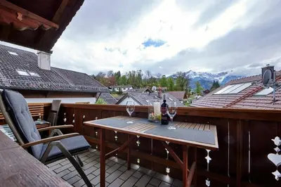 Ein allgemeiner Bergblick oder ein Berglick von der Ferienwohnung aus