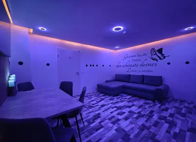 Ein Sitzbereich in der Unterkunft Modern Apartments Neuburg O - NEU - 2 Zimmer, Komfort, Top Ausgestattet, Smart TV, Wi-Fi