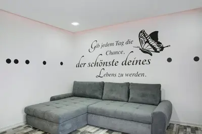 Ein Sitzbereich in der Unterkunft Modern Apartments Neuburg O - NEU - 2 Zimmer, Komfort, Top Ausgestattet, Smart TV, Wi-Fi