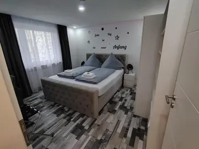 Ein Bett oder Betten in einem Zimmer der Unterkunft Modern Apartments Neuburg O - NEU - 2 Zimmer, Komfort, Top Ausgestattet, Smart TV, Wi-Fi