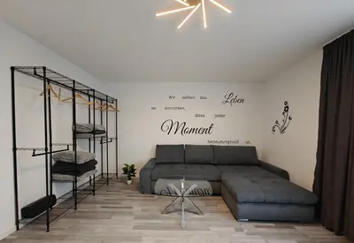 Ein Sitzbereich in der Unterkunft Modern Apartments Neuburg S - NEU - 2 Zimmer, Parkplatz, Wi-Fi, TV, Küche