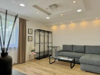 Ein Sitzbereich in der Unterkunft Modern Apartments Neuburg SP - NEU - 2 Zimmer, Komfort, Top Ausgestattet, Smart TV, Wi-Fi