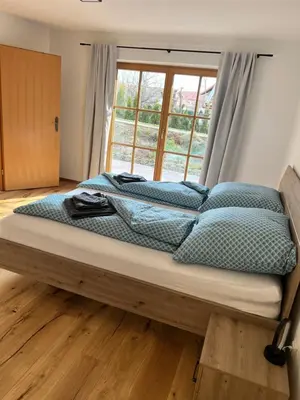 Ein Bett oder Betten in einem Zimmer der Unterkunft Ferienwohnung Mühlleiten
