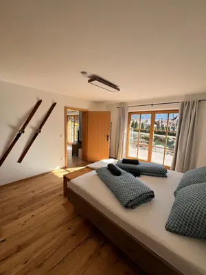 Ein Bett oder Betten in einem Zimmer der Unterkunft Ferienwohnung Mühlleiten
