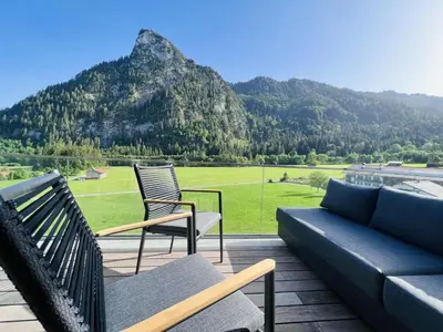 Ein allgemeiner Bergblick oder ein Berglick von des Ferienhauses aus