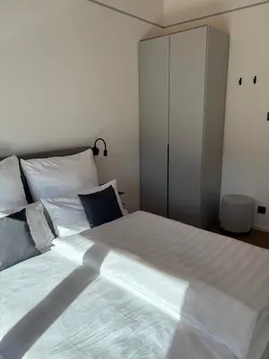 Ein Bett oder Betten in einem Zimmer der Unterkunft Berglinien am Chiemsee I Exklusive Ferienwohnung mit 3 Schlafzimmern, 2 Bädern und Alpenblick
