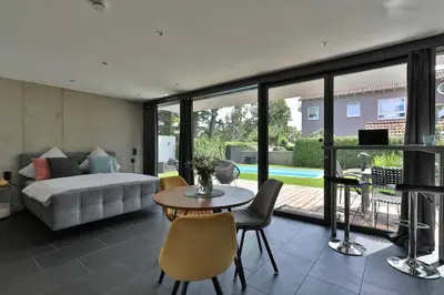 Ein Bett oder Betten in einem Zimmer der Unterkunft Moderne DHH mit zwei Apartments