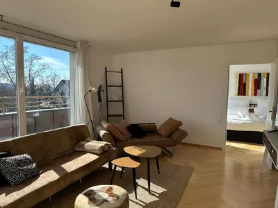 Ein Sitzbereich in der Unterkunft Flow Living I Penthouse mit Dachterrasse I 5 Min zum Ammersee