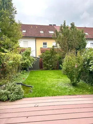 Ein Garten an der Unterkunft Zimmer Ingolstadt Süd gute Busverbindung HBF, Stadt, Airbus & Audi