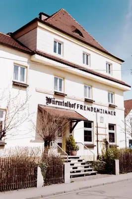 Das Gebäude in dem sich die Pension befindet