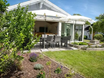 Ein Garten an der Unterkunft Bergblick Prien Comfortable holiday residence