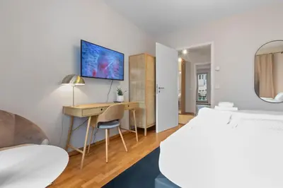 Ein Bett oder Betten in einem Zimmer der Unterkunft Flatista Homes - Nymphenburg Suites