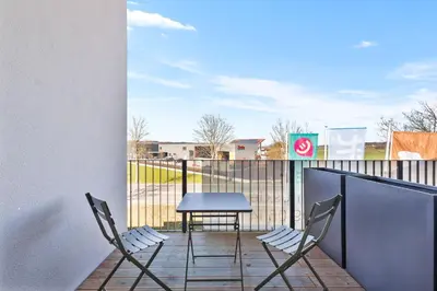 Ein Balkon oder eine Terrasse in der Unterkunft Moderne Apartments mit Küche, WLAN & Parkplatz - ruhige Lage