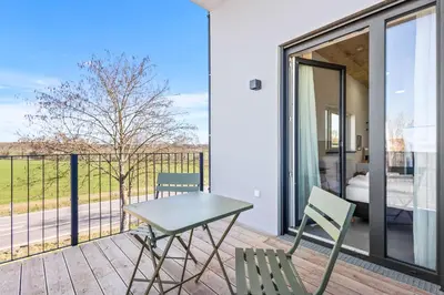 Ein Balkon oder eine Terrasse in der Unterkunft Moderne Apartments mit Küche, WLAN & Parkplatz - ruhige Lage