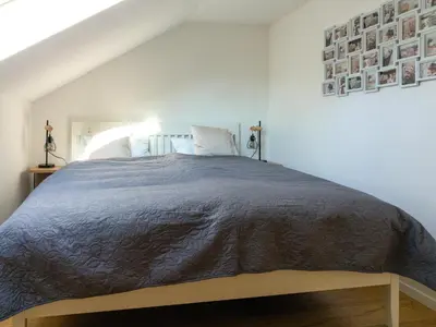 Ein Bett oder Betten in einem Zimmer der Unterkunft 2 Ferienwohnungen in Aufhausen - die Sternengucker-Wohnung im 5-Seen-Land