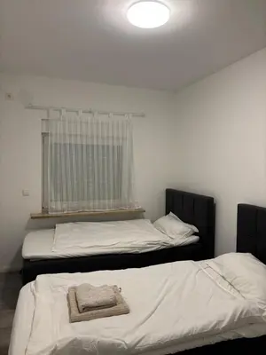 Ein Bett oder Betten in einem Zimmer der Unterkunft TopLageEG