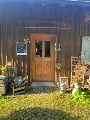 Ein Garten an der Unterkunft Ferienwohnung Hörlkofen