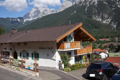 Ein allgemeiner Bergblick oder ein Berglick von des Ferienhauses aus