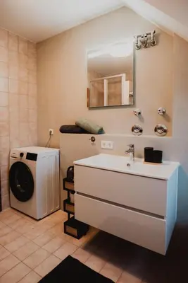 Ein Badezimmer in der Unterkunft Zentral, Loggia, TG-Platz