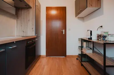 Küche/Küchenzeile in der Unterkunft Zentral, Loggia, TG-Platz