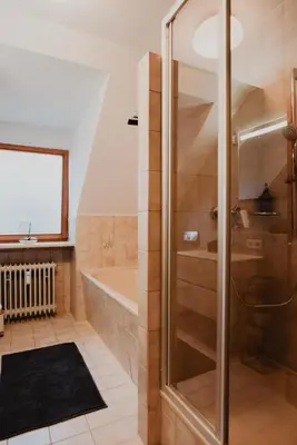 Ein Badezimmer in der Unterkunft Zentral, Loggia, TG-Platz