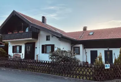 Das Gebäude in dem sich die Ferienwohnung befindet
