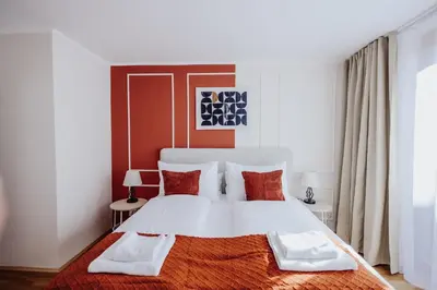 Ein Bett oder Betten in einem Zimmer der Unterkunft Lumen Homes - Altstadt-Residenz, direkt im Zentrum, geräumiges Apartment mit 5 Zimmern, Küche