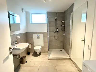 Ein Badezimmer in der Unterkunft Perfekt für 2! Küche Netflix Terrasse Flughafen