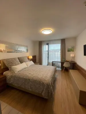 Ein Bett oder Betten in einem Zimmer der Unterkunft Hotel Room at Munich Central Station