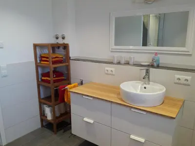 Ein Badezimmer in der Unterkunft geräumige Ferienwohnung in Bierdorf am Ammersee