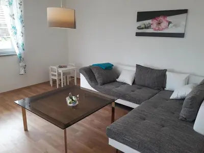 Ein Sitzbereich in der Unterkunft geräumige Ferienwohnung in Bierdorf am Ammersee