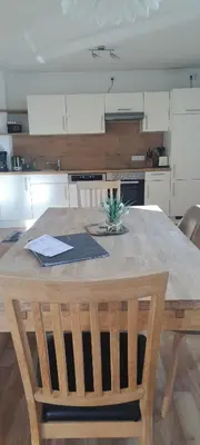 Küche/Küchenzeile in der Unterkunft geräumige Ferienwohnung in Bierdorf am Ammersee