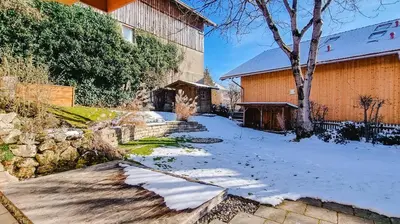 schönes Ferienhaus mit Sauna im Grünen im Winter