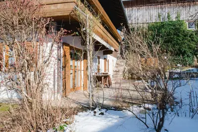 schönes Ferienhaus mit Sauna im Grünen im Winter