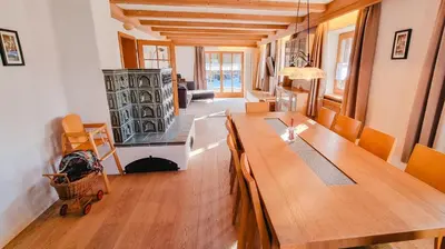 Ein Sitzbereich in der Unterkunft schönes Ferienhaus mit Sauna im Grünen