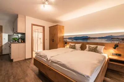 Ein Bett oder Betten in einem Zimmer der Unterkunft Gäste- und Apartmenthaus Wiesholler