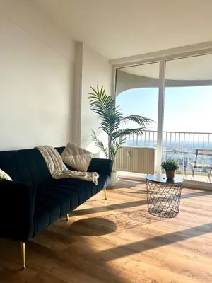 Ein Sitzbereich in der Unterkunft Hoteltower-Suite Augsburg I 23rd floor I fantastic view I central