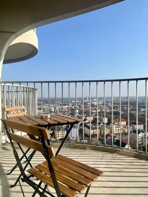 Ein Balkon oder eine Terrasse in der Unterkunft Hoteltower-Suite Augsburg I 23rd floor I fantastic view I central