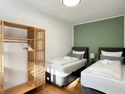 Ein Bett oder Betten in einem Zimmer der Unterkunft YUVA HOMES Germering - 100m2 - nahe München - 2 Bäder - S-Bahn