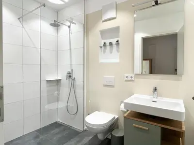 Ein Badezimmer in der Unterkunft YUVA HOMES Germering - 100m2 - nahe München - 2 Bäder - S-Bahn