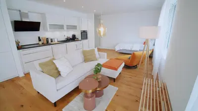 Küche/Küchenzeile in der Unterkunft YUVA HOMES Germering - 100m2 - nahe München - 2 Bäder - S-Bahn