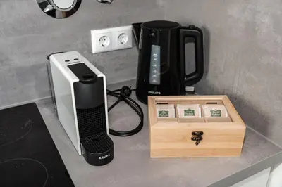 Kaffee-/Teezubehör in der Unterkunft Apartment mit Terrasse & Parkplatz in Bad Wörishofen - Skyrise