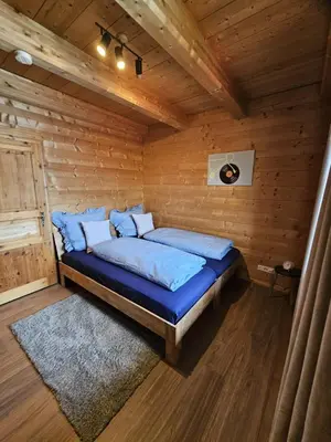 Ein Bett oder Betten in einem Zimmer der Unterkunft Ferienwohnung am Kastanienbaum