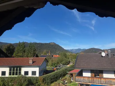Ein allgemeiner Bergblick oder ein Berglick von der Ferienwohnung aus