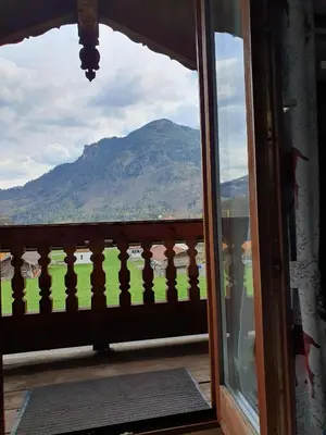 Ein allgemeiner Bergblick oder ein Berglick von der Ferienwohnung aus