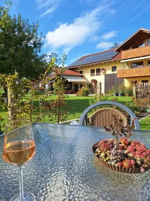 Ein Garten an der Unterkunft Apartement Nähe München