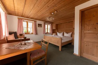Ein Bett oder Betten in einem Zimmer der Unterkunft Ferienwohnungen Chiemgau