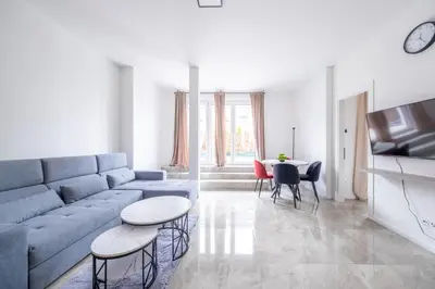 Ein Sitzbereich in der Unterkunft Pine Living